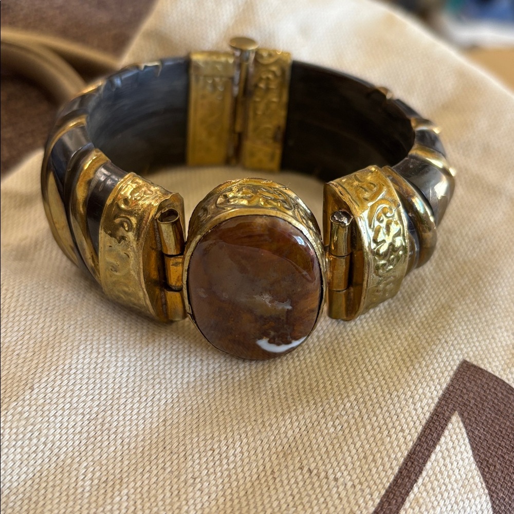 Two antique elephants tusk bracelets



.MAKE A OFFER